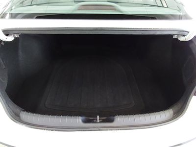 2024 Hyundai Elantra — photo 11 view