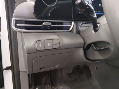 2024 Hyundai Elantra — photo 13 view