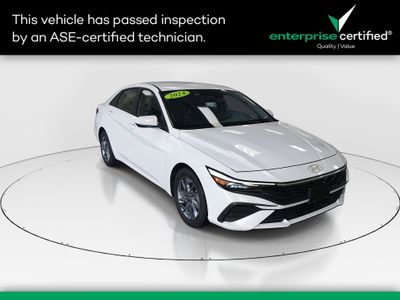 2024 Hyundai Elantra SEL IVT — front three-quarter view