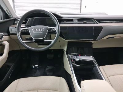 2022 Audi e-tron SUV - Photo 4