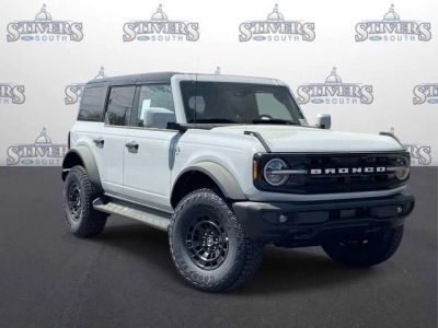 2026 Ford Bronco Outer Banks in White — front three-quarter view
