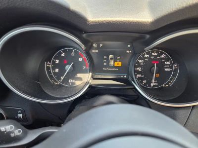 2019 Alfa Romeo Stelvio — photo 14 view