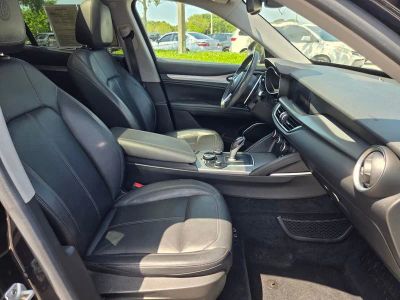 2019 Alfa Romeo Stelvio — photo 32 view