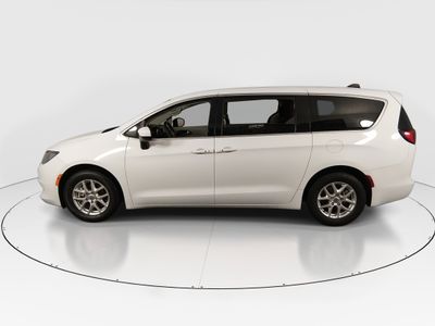 2023 Chrysler Voyager - Photo 4
