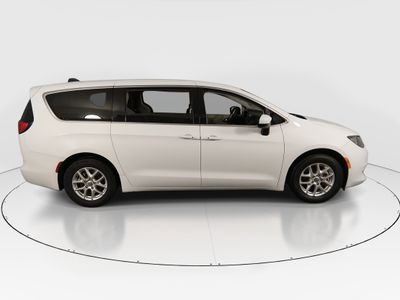2023 Chrysler Voyager - Photo 8