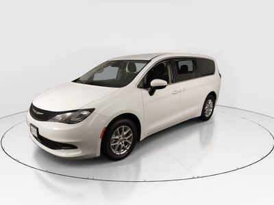 2023 Chrysler Voyager - Photo 3