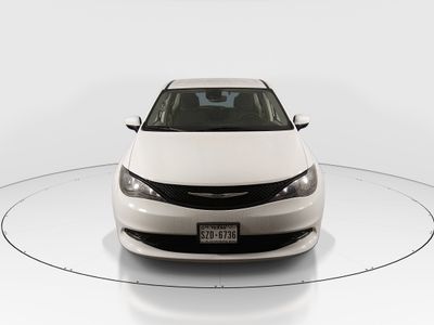 2023 Chrysler Voyager - Photo 2