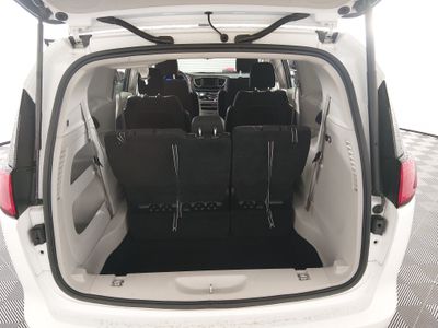 2023 Chrysler Voyager - Photo 11