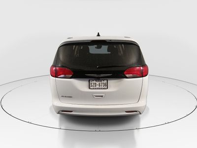 2023 Chrysler Voyager - Photo 6