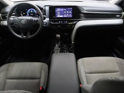 2025 Toyota Camry FWD - Photo 29