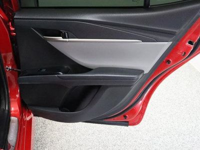 2025 Toyota Camry FWD - Photo 32