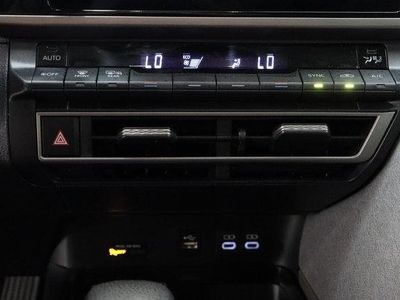 2025 Toyota Camry FWD - Photo 19
