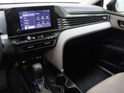 2025 Toyota Camry FWD - Photo 15