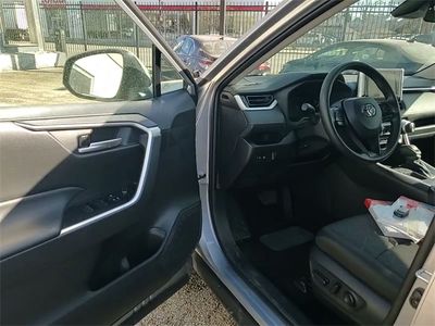 2025 Toyota RAV4 - Photo 9