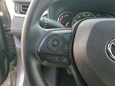 2025 Toyota RAV4 - Photo 14