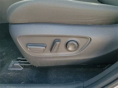 2025 Toyota RAV4 - Photo 12