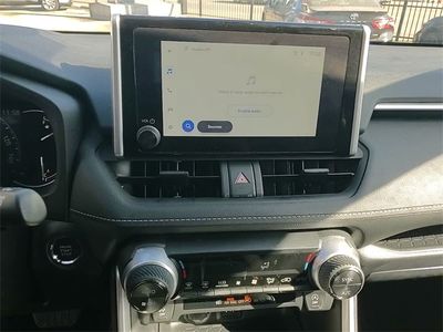 2025 Toyota RAV4 - Photo 17