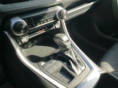 2025 Toyota RAV4 - Photo 18