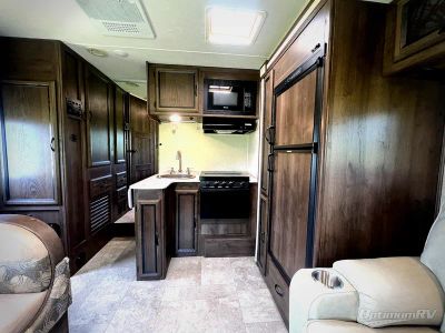 2019 Coachmen Freelander — photo 10 view