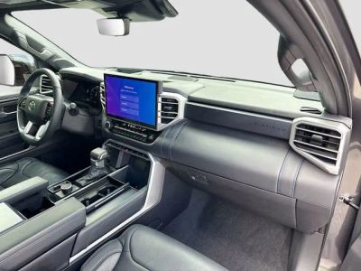 2025 Toyota Sequoia — photo 15 view