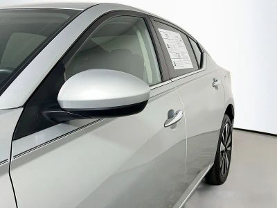 2022 Nissan Altima — photo 10 view