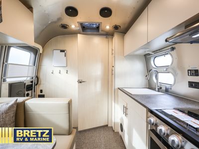 2023 Airstream Flying Cloud - Photo 13