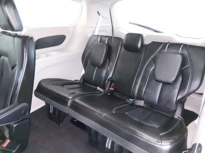 2023 Chrysler Pacifica — photo 18 view