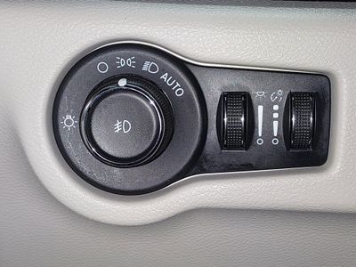 2023 Chrysler Pacifica — photo 13 view
