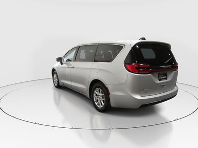 2023 Chrysler Pacifica — detail view