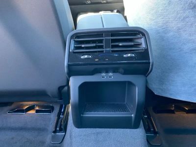 2027 BMW 5 Series — photo 8 view