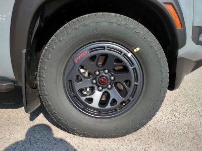 2026 Nissan Frontier — photo 10 view