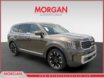 2023 Kia Telluride SX in Green — front three-quarter view