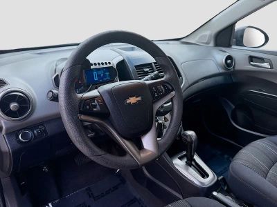 2016 Chevrolet Sonic — photo 9 view