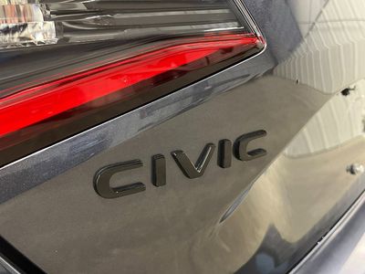 2026 Honda Civic Hatchback Hybrid - Photo 9