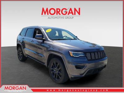 2021 Jeep Grand Cherokee Laredo X in Granite Crystal Metallic Clearcoat — front three-quarter view