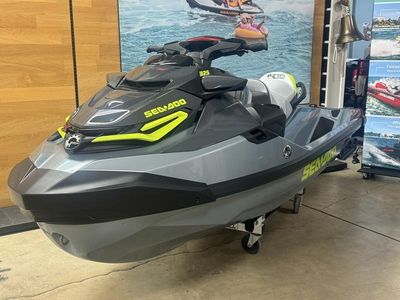 2025 Sea-Doo RXT-X 325 Ice Metal / Manta Green — rear three-quarter view