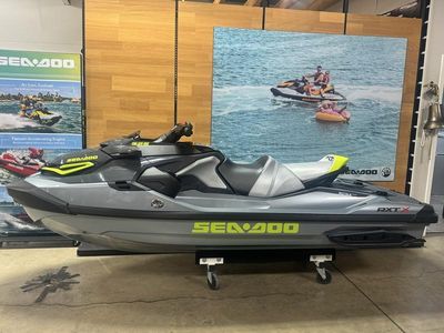 2025 Sea-Doo RXT-X 325 Ice Metal / Manta Green — photo 7 view