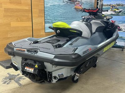 2025 Sea-Doo RXT-X 325 Ice Metal / Manta Green — detail view