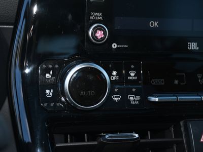 2020 Toyota Highlander Hybrid - Photo 15