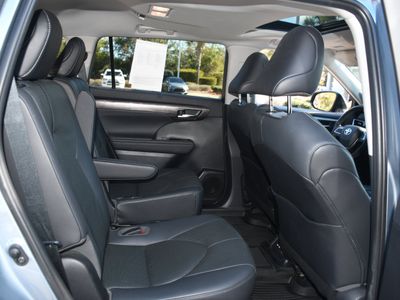 2020 Toyota Highlander Hybrid - Photo 19