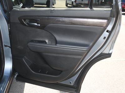 2020 Toyota Highlander Hybrid - Photo 20