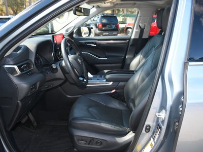2020 Toyota Highlander Hybrid - Photo 7