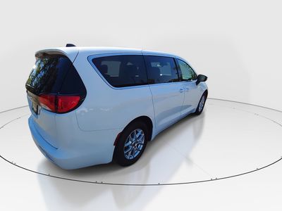 2023 Chrysler Voyager — photo 7 view