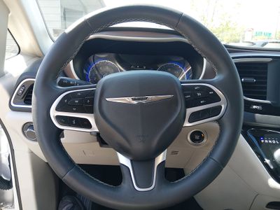 2023 Chrysler Voyager — photo 12 view