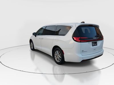 2023 Chrysler Pacifica — detail view