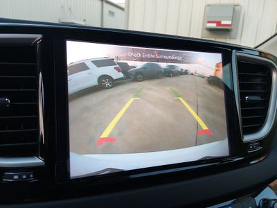 2023 Chrysler Pacifica — photo 16 view