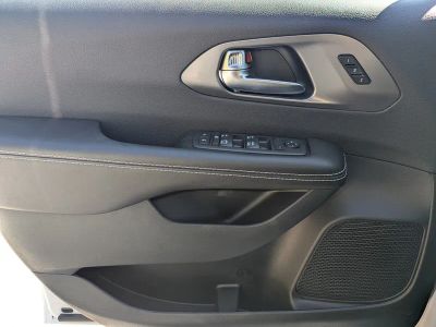 2026 Chrysler Pacifica — photo 15 view