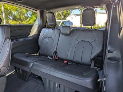 2026 Chrysler Pacifica — photo 7 view