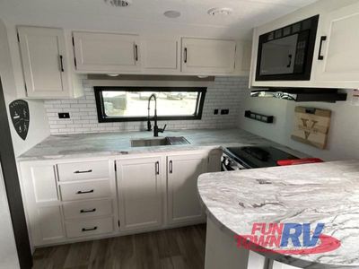2025 Venture RV Stratus - Photo 3