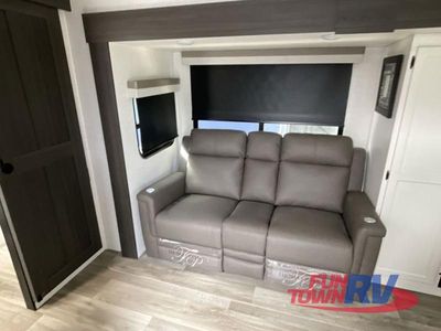 2025 Venture RV Stratus - Photo 8